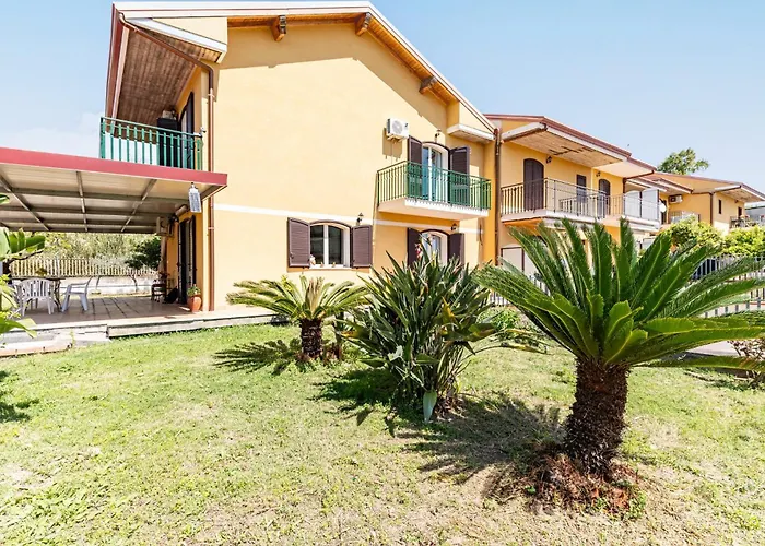 Guesthost - Eden Oasis * Giardini Naxos